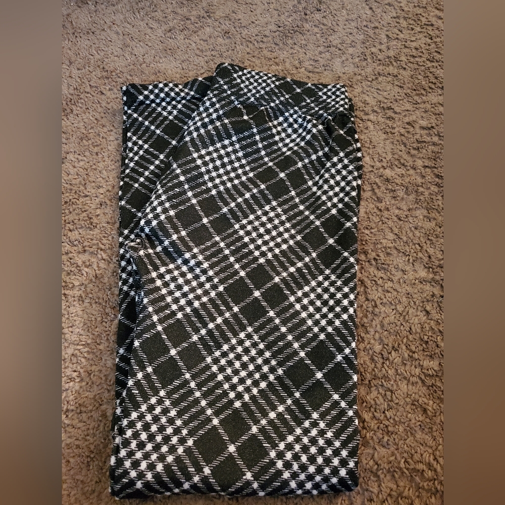 Eye Candy Black White Plaid Leggings